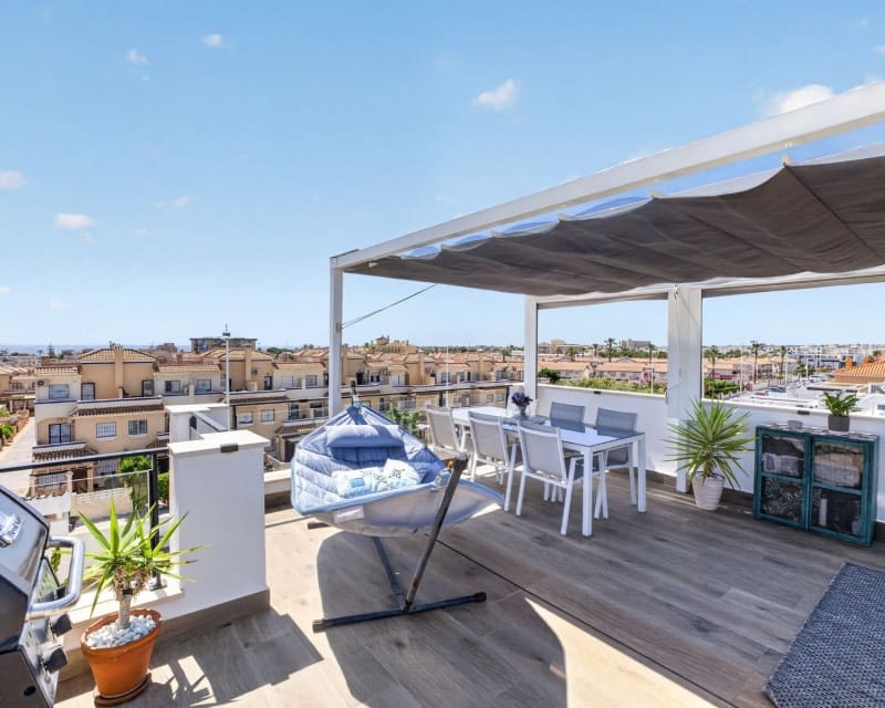 3 soverom Penthouse til salgs i La Zenia med svømmebasseng garasje - € 299 000 (Ref: 9879825)