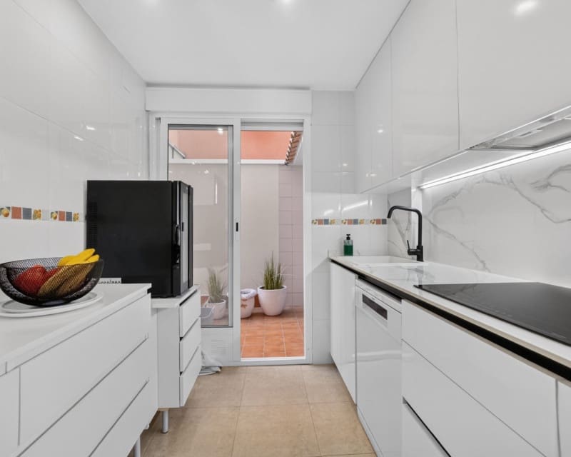 4 bedroom Apartment for sale in Bigastro with pool garage - € 250,000 (Ref: 9928647)
