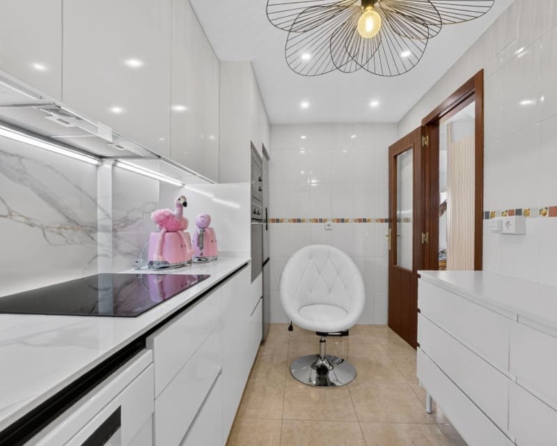 4 bedroom Apartment for sale in Bigastro with pool garage - € 250,000 (Ref: 9928647)