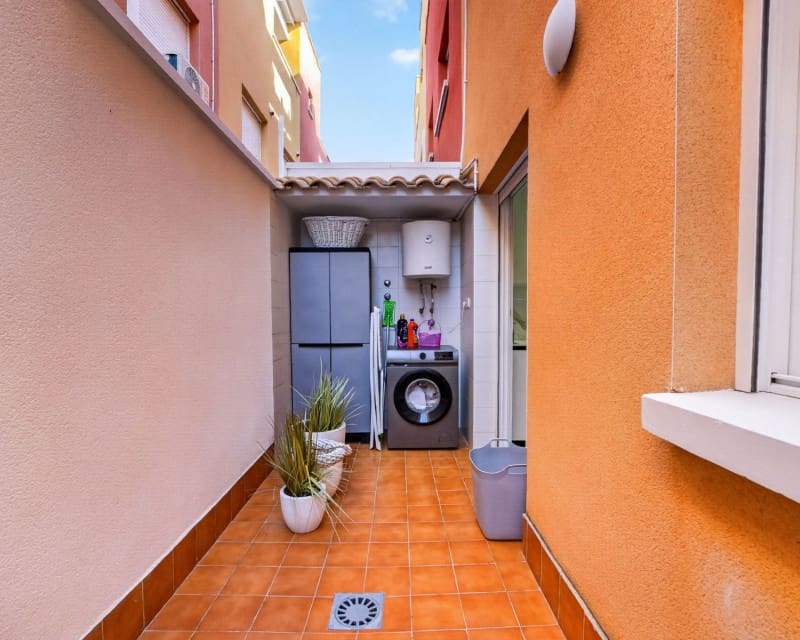4 bedroom Apartment for sale in Bigastro with pool garage - € 250,000 (Ref: 9928647)