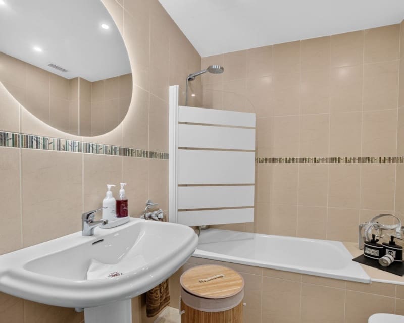 4 bedroom Apartment for sale in Bigastro with pool garage - € 250,000 (Ref: 9928647)