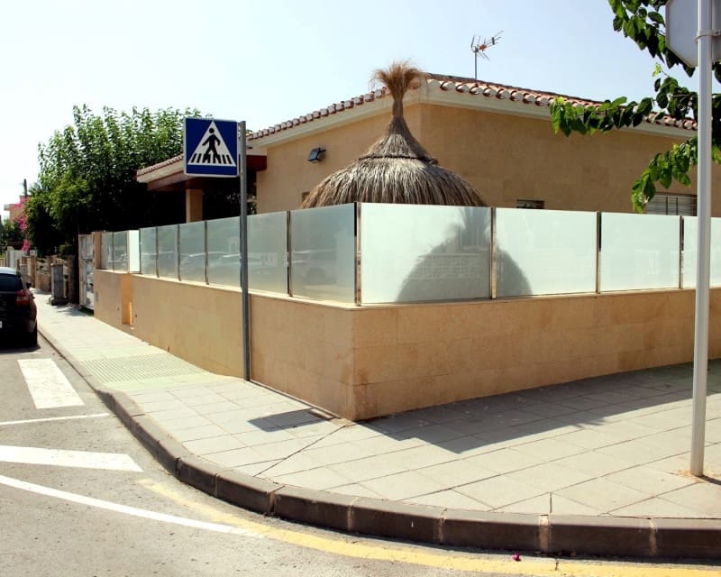 4 bedroom Villa for sale in Torre de la Horadada - € 590,000 (Ref: 9958790)
