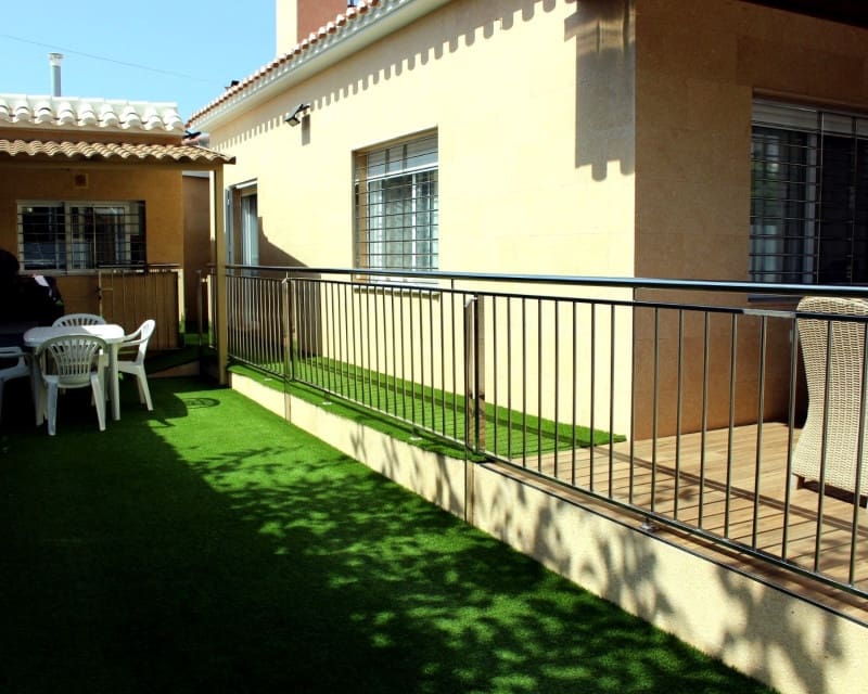4 bedroom Villa for sale in Torre de la Horadada - € 590,000 (Ref: 9958790)