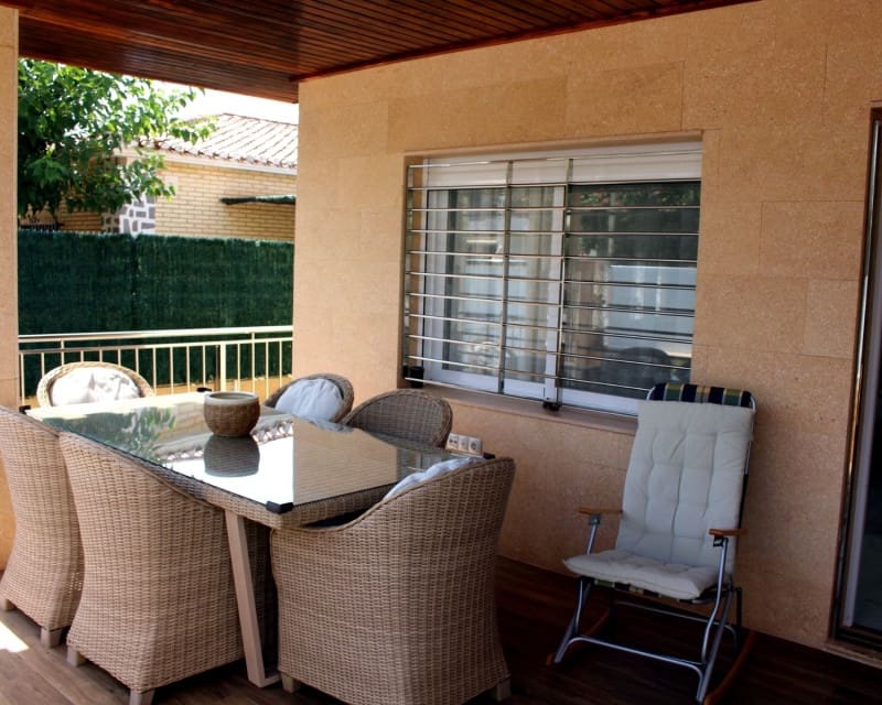 4 bedroom Villa for sale in Torre de la Horadada - € 590,000 (Ref: 9958790)
