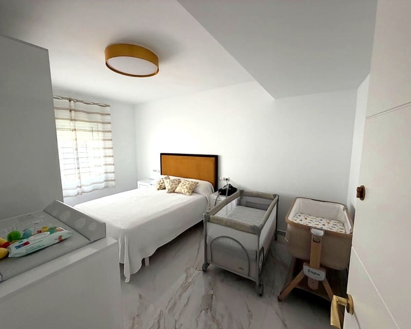 4 bedroom Villa for sale in Torre de la Horadada - € 590,000 (Ref: 9958790)