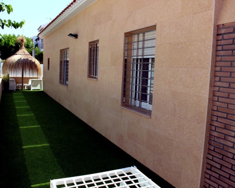 4 bedroom Villa for sale in Torre de la Horadada - € 590,000 (Ref: 9958790)