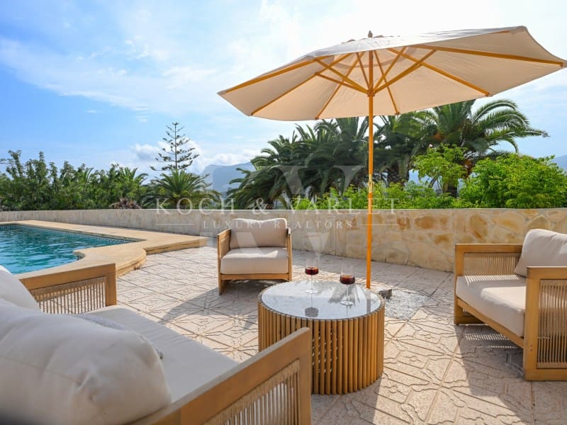 Chalet de 4 habitaciones en Calpe / Calp en venta con piscina garaje - 1.180.000 € (Ref: 10037183)
