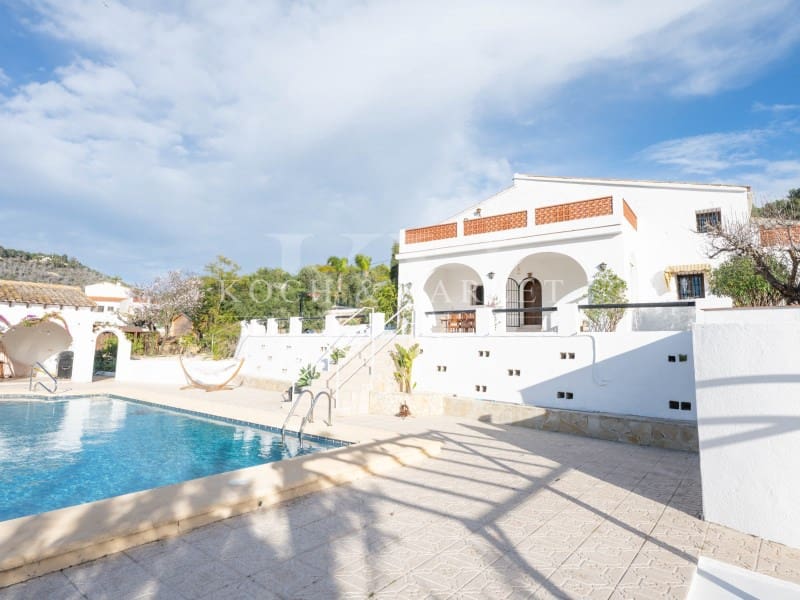 Chalet de 4 habitaciones en Calpe / Calp en venta con piscina garaje - 1.180.000 € (Ref: 10037183)