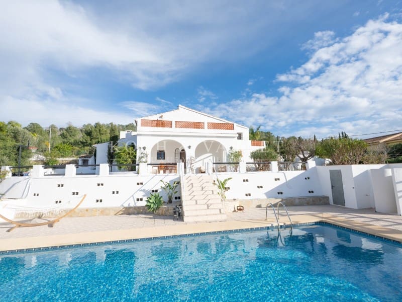 Chalet de 4 habitaciones en Calpe / Calp en venta con piscina garaje - 1.180.000 € (Ref: 10037183)