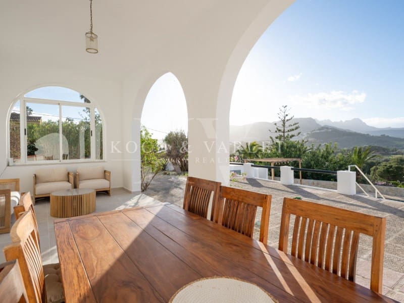 Chalet de 4 habitaciones en Calpe / Calp en venta con piscina garaje - 1.180.000 € (Ref: 10037183)