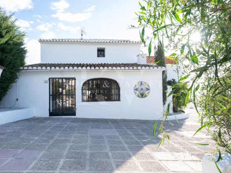 Chalet de 4 habitaciones en Calpe / Calp en venta con piscina garaje - 1.180.000 € (Ref: 10037183)