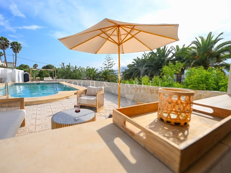 Chalet de 4 habitaciones en Calpe / Calp en venta con piscina garaje - 1.180.000 € (Ref: 10037183)