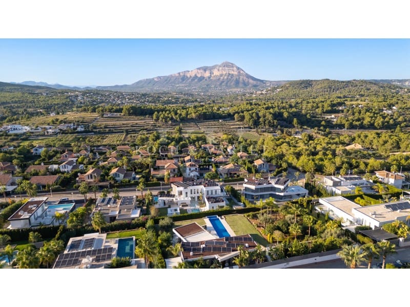 3 bedroom Villa for sale in Javea / Xabia with pool - € 1,795,000 (Ref: 10171250)