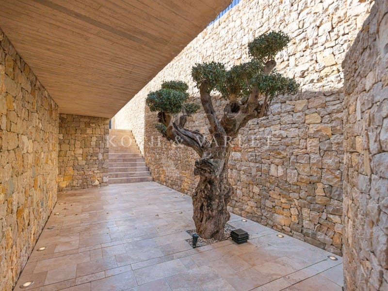 4 soveværelse Villa til salg i Benissa med swimmingpool - € 2.750.000 (Ref: 7361525)