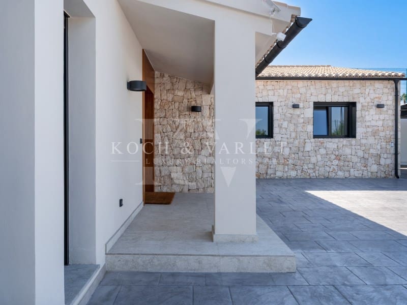 3 soveværelse Villa til salg i Denia med swimmingpool - € 1.600.000 (Ref: 7737050)