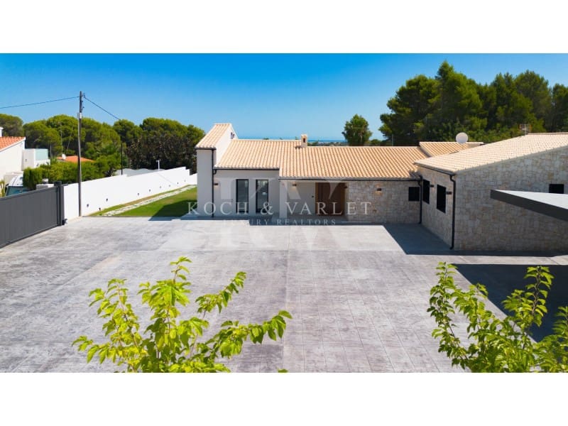 3 soveværelse Villa til salg i Denia med swimmingpool - € 1.600.000 (Ref: 7737050)