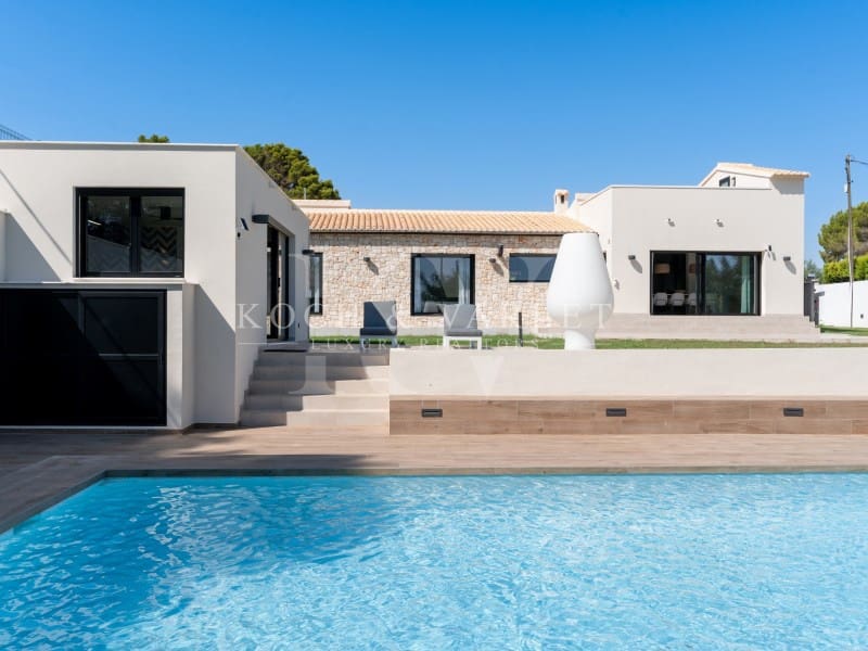 3 soveværelse Villa til salg i Denia med swimmingpool - € 1.600.000 (Ref: 7737050)