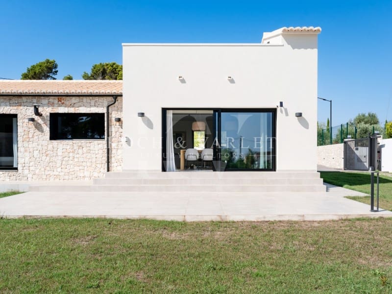 3 soveværelse Villa til salg i Denia med swimmingpool - € 1.600.000 (Ref: 7737050)