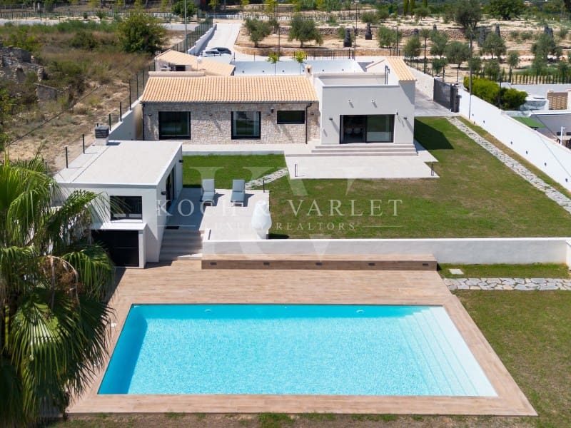 3 soveværelse Villa til salg i Denia med swimmingpool - € 1.600.000 (Ref: 7737050)