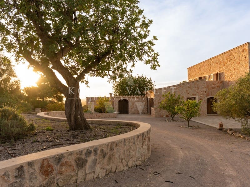 5 soveværelse Finca/Landehus til salg i Manacor med swimmingpool garage - € 3.000.000 (Ref: 7866378)