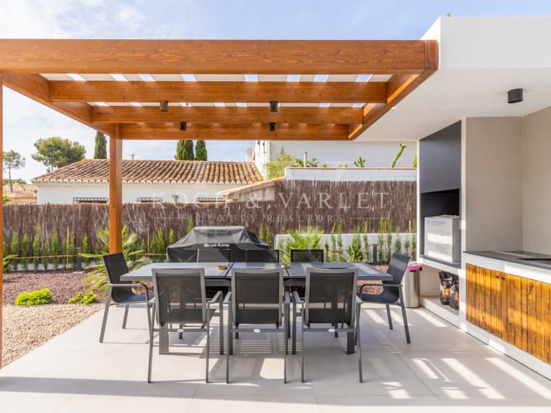 4 soveværelse Villa til salg i Benissa med swimmingpool - € 1.250.000 (Ref: 8233149)