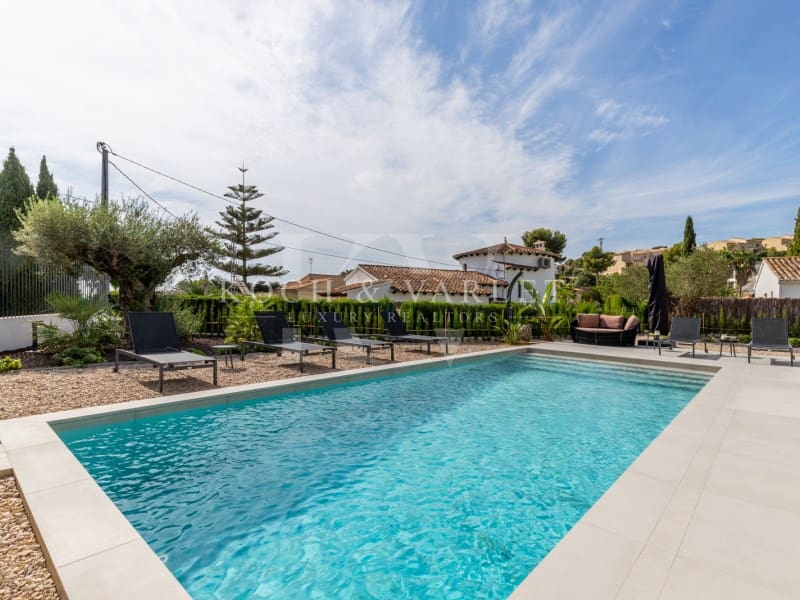 4 soveværelse Villa til salg i Benissa med swimmingpool - € 1.250.000 (Ref: 8233149)