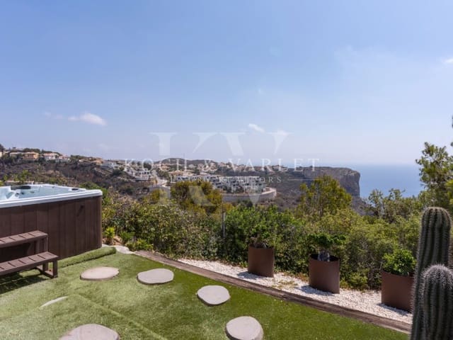 Chalet de 4 habitaciones en Cumbre del Sol, Benitachell / Benitatxell en venta con piscina - 1.200.000 € (Ref: 8468246)