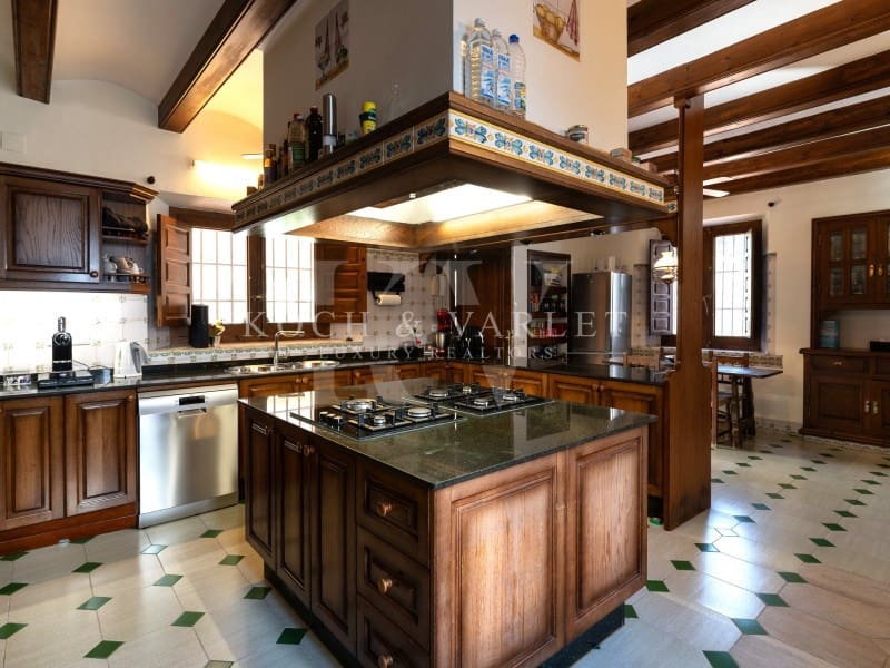 13 soverom Villa til salgs i Javea / Xabia med svømmebasseng garasje - € 3 450 000 (Ref: 8689915)