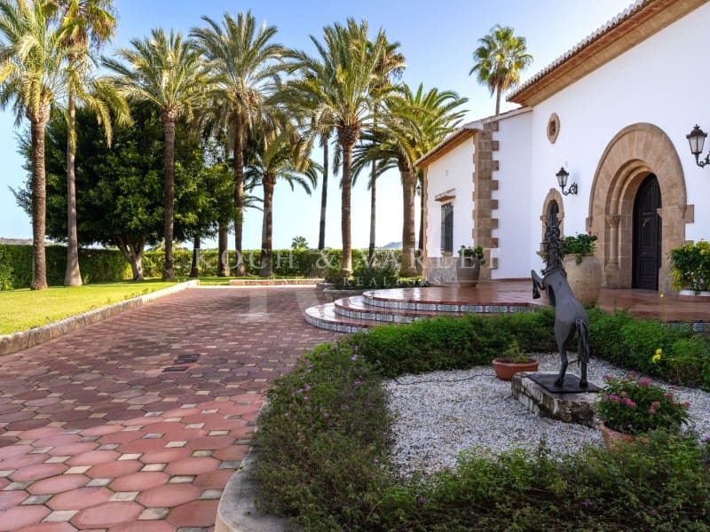 13 soverom Villa til salgs i Javea / Xabia med svømmebasseng garasje - € 3 450 000 (Ref: 8689915)