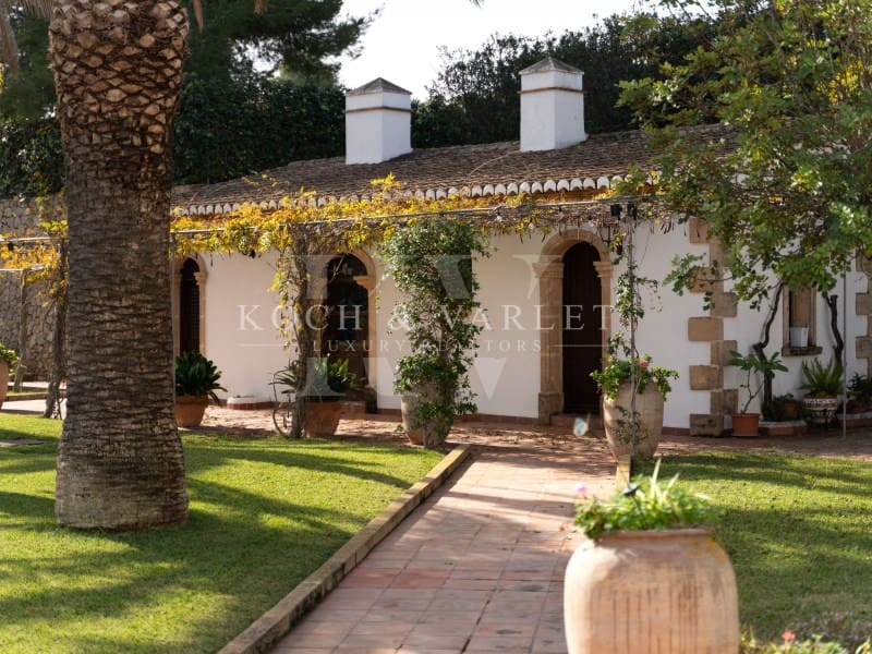 13 soverom Villa til salgs i Javea / Xabia med svømmebasseng garasje - € 3 450 000 (Ref: 8689915)