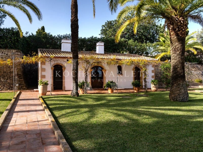 13 soverom Villa til salgs i Javea / Xabia med svømmebasseng garasje - € 3 450 000 (Ref: 8689915)