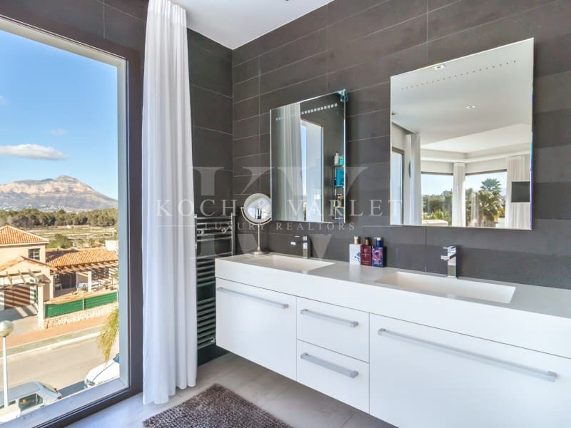 5 soveværelse Villa til salg i Javea / Xabia med swimmingpool garage - € 2.350.000 (Ref: 8754577)