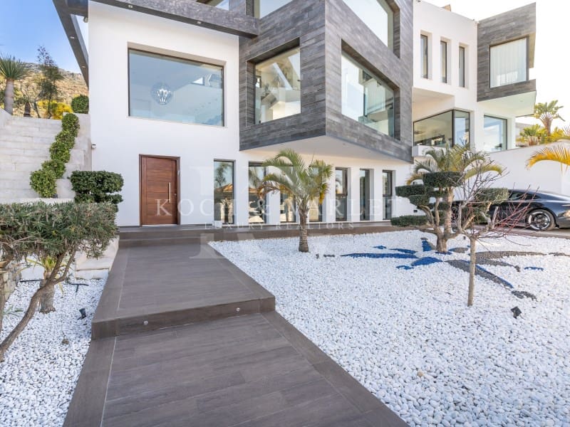 5 soveværelse Villa til salg i Javea / Xabia med swimmingpool garage - € 2.350.000 (Ref: 8754577)