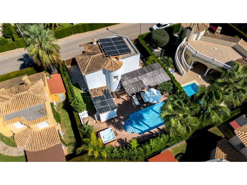 3 soverom Villa til salgs i Oliva Nova med svømmebasseng - € 649 000 (Ref: 8776453)