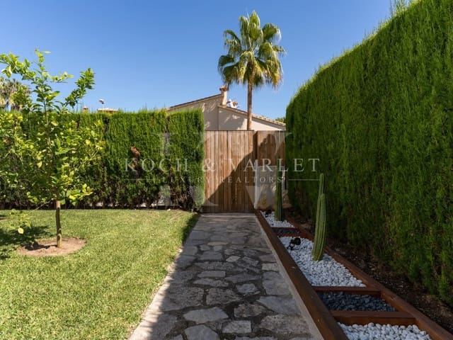 3 bedroom Villa for sale in Oliva Nova, Oliva with pool - € 649,000 (Ref: 8776453)