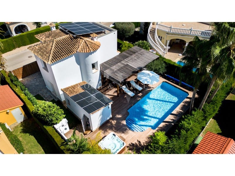 3 soverom Villa til salgs i Oliva Nova med svømmebasseng - € 649 000 (Ref: 8776453)