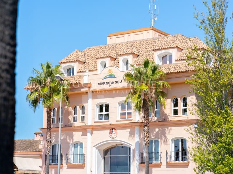 3 soverom Villa til salgs i Oliva Nova med svømmebasseng - € 649 000 (Ref: 8776453)