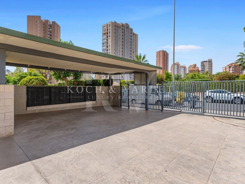 3 soveværelse Lejlighed til salg i Benidorm med swimmingpool garage - € 690.000 (Ref: 9005197)