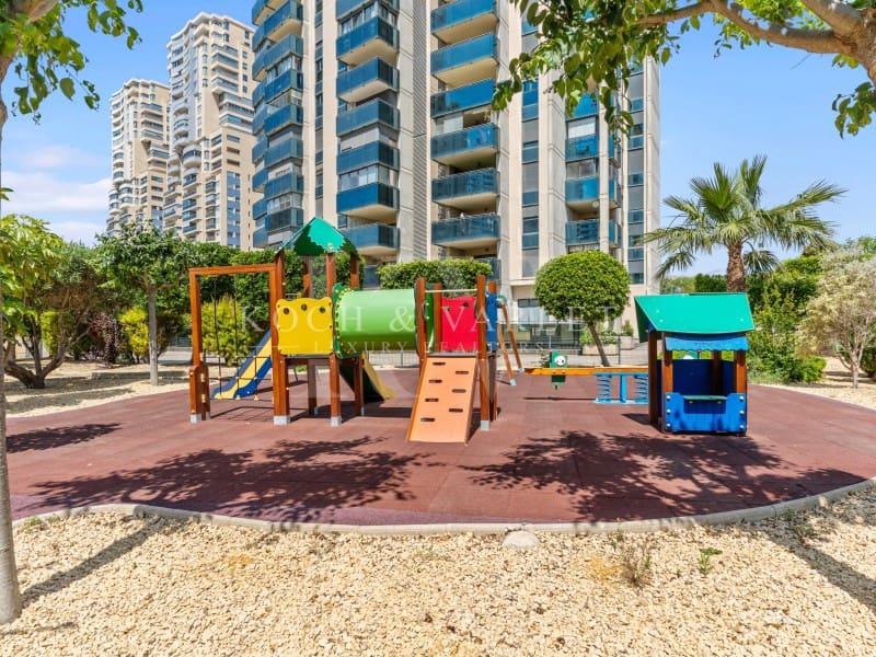 3 soveværelse Lejlighed til salg i Benidorm med swimmingpool garage - € 690.000 (Ref: 9005197)