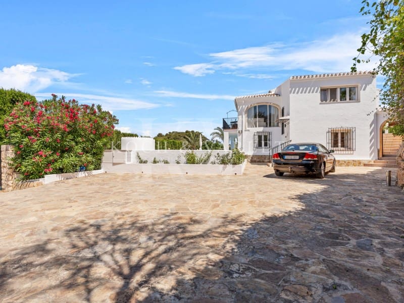 4 soveværelse Villa til salg i Javea / Xabia med swimmingpool - € 1.090.000 (Ref: 9032628)