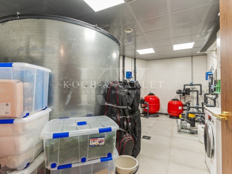 6 bedroom Villa for sale in Altea la Vella with pool garage - € 5,595,000 (Ref: 9330944)