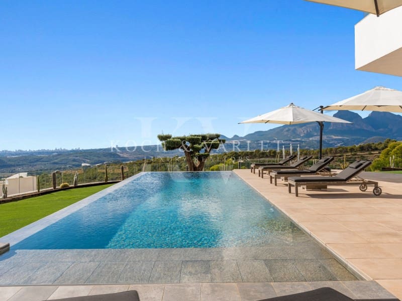 6 bedroom Villa for sale in Altea la Vella with pool garage - € 5,595,000 (Ref: 9330944)