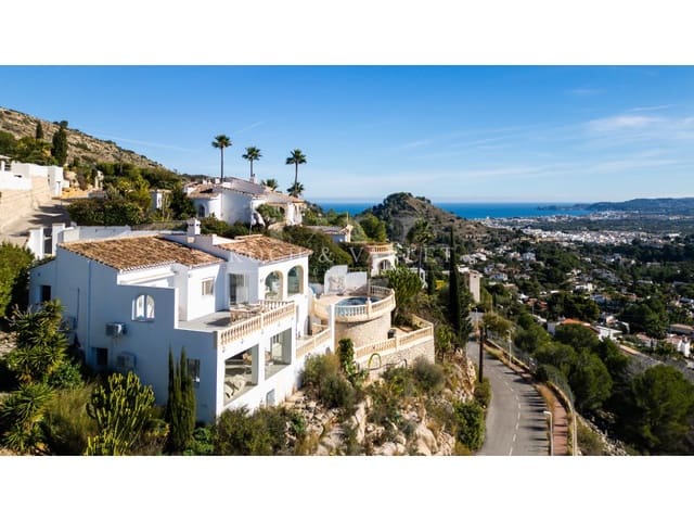 4 bedroom Villa for sale in Partida Tosal - Zona del Castellans, Javea / Xàbia with pool - € 995,000 (Ref: 9481283)