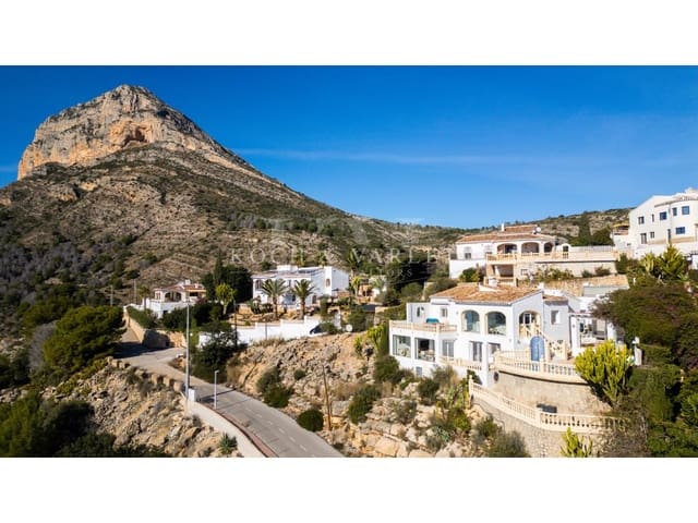 4 bedroom Villa for sale in Partida Tosal - Zona del Castellans, Javea / Xàbia with pool - € 995,000 (Ref: 9481283)