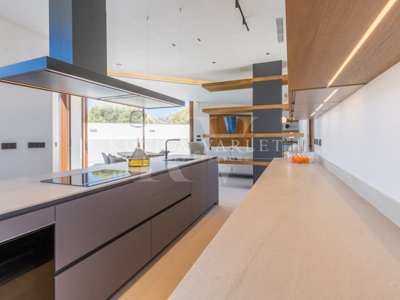 Chalet de 4 habitaciones en Benidorm en venta con piscina garaje - 2.825.000 € (Ref: 9524705)