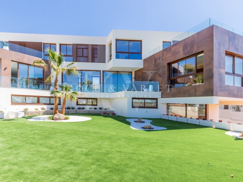 Chalet de 4 habitaciones en Benidorm en venta con piscina garaje - 2.825.000 € (Ref: 9524705)