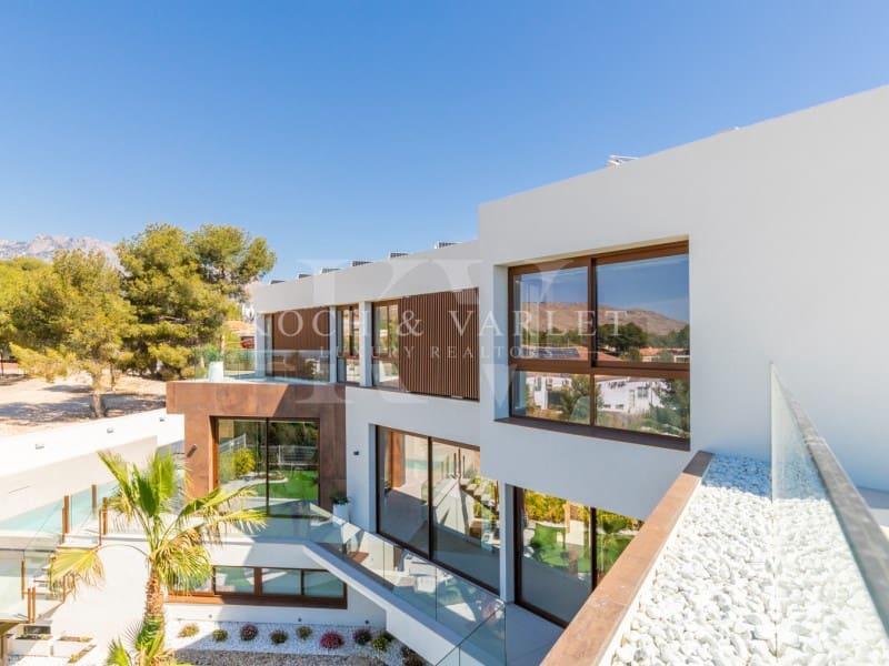 Chalet de 4 habitaciones en Benidorm en venta con piscina garaje - 2.825.000 € (Ref: 9524705)