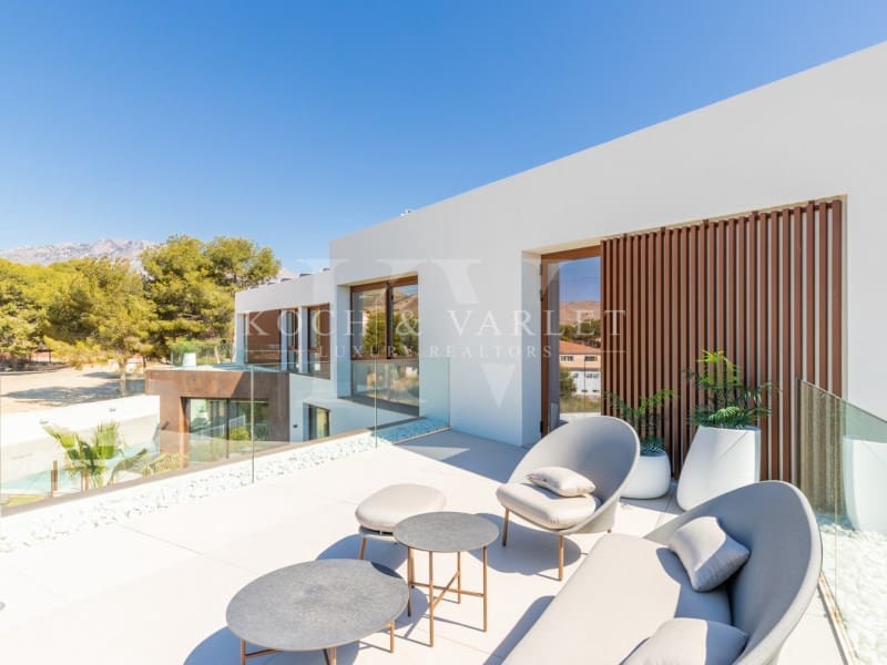 Chalet de 4 habitaciones en Benidorm en venta con piscina garaje - 2.825.000 € (Ref: 9524705)