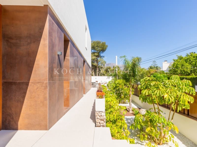 Chalet de 4 habitaciones en Benidorm en venta con piscina garaje - 2.825.000 € (Ref: 9524705)