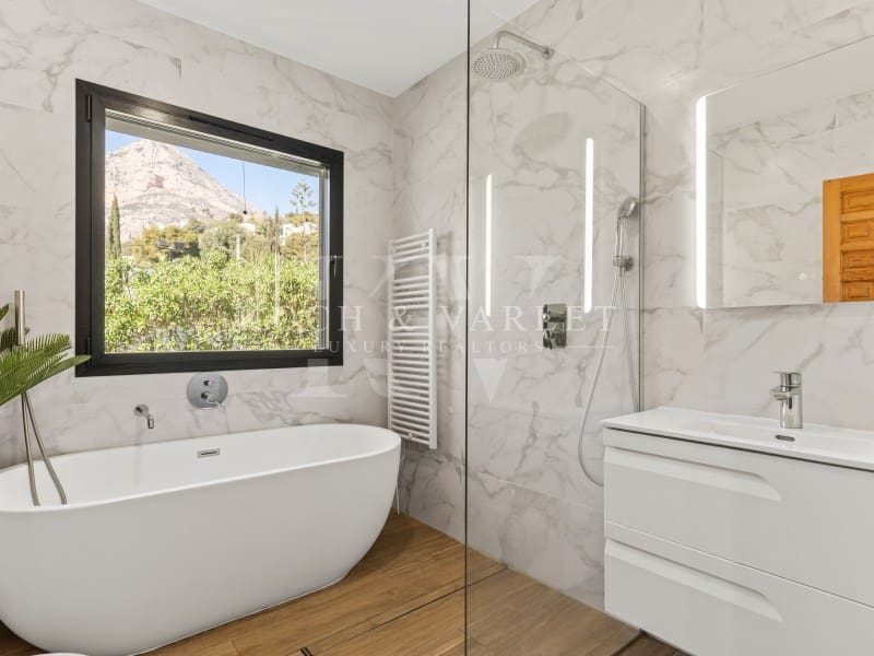 4 sypialnia Willa na sprzedaż w Javea / Xabia z basenem - 1 150 000 € (Ref: 9670520)